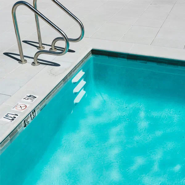 Is It Bad to Sleep With Chlorine in Your Hair? What Really Happens After Swimming